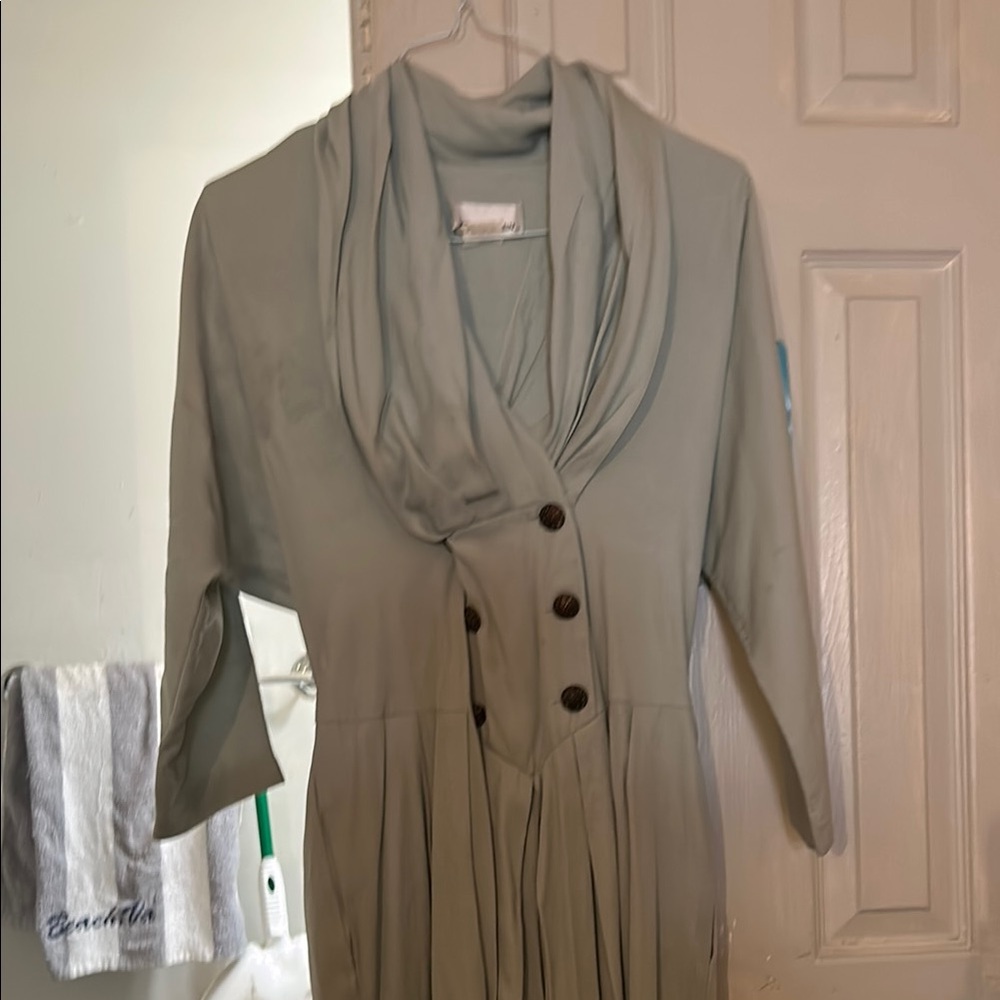 Elegant Green Jumpsuit with Button Detail